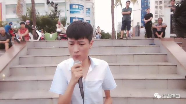 王琪歌曲《清水河往事》独特嗓音,流浪歌手王亮唱的好听,听一遍不过瘾