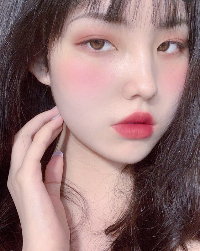 hedone这款"粉团子"腮红是魔鬼吗?上脸温柔的心都要碎了