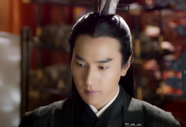 :白浅夸赞素锦的眼睛好看,谁留意夜华是什么表