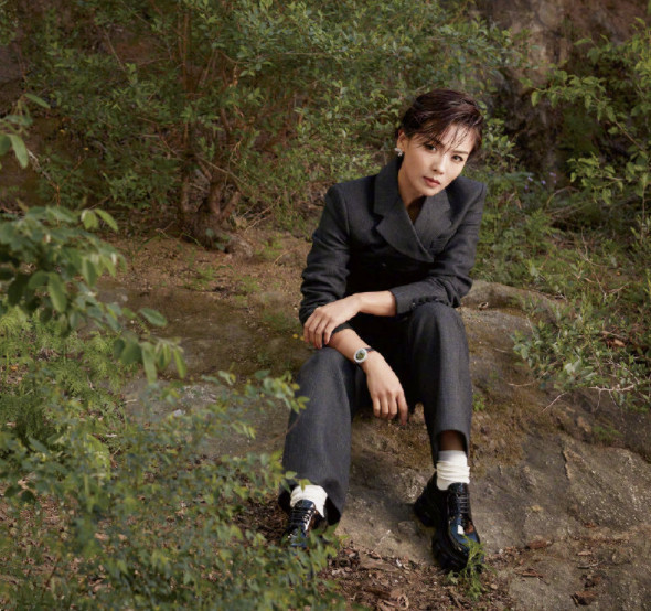 41岁刘涛再登杂志!却像被造型师坑,看起来有点老_腾讯新闻