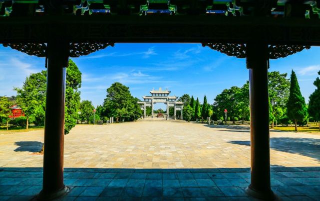 穆氏四合院,歸德府文廟,歸德府城隍廟,陳家大院,張巡祠,應天書院,八關