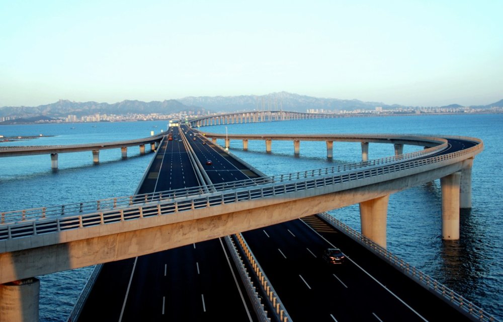 如今在旅游业的开发过程中,海口也在打造"南海明珠"这一人工岛屿,未来