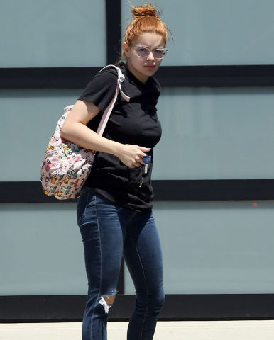 《摩登家庭》女星阿芮尔·温特素颜出街,她不化妆反而更加清秀!