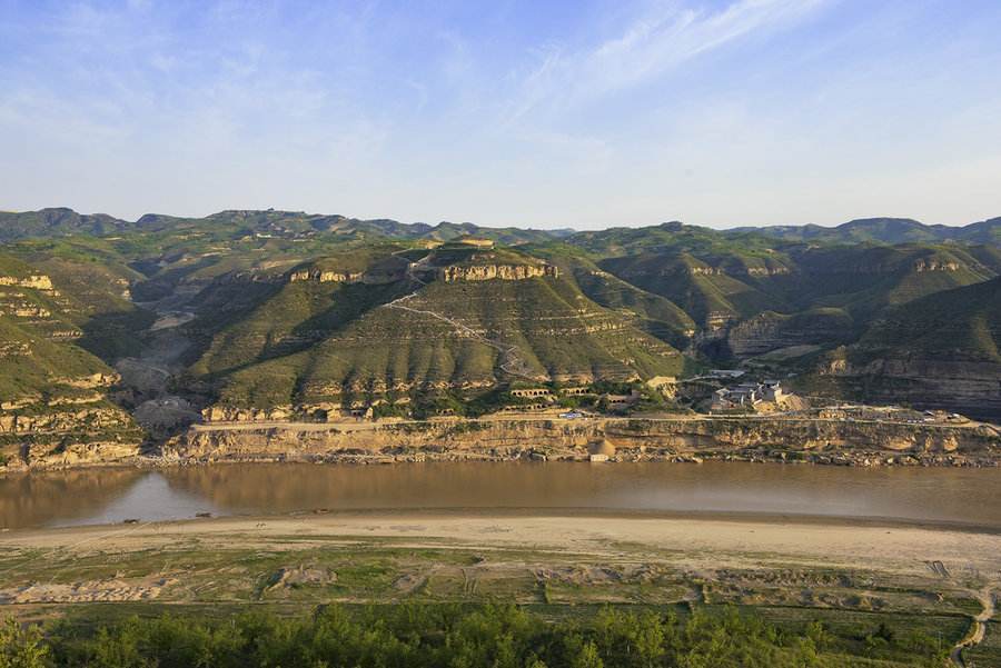 山西省武乡县发现两米长的"神秘"骨架,专家说:挖到异兽了