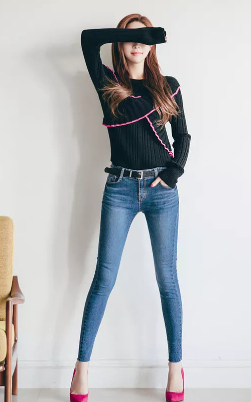 华裾鹤氅的牛仔裤,"烂大街"依旧是全场焦点,显出典雅气质