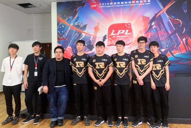 牛排教练:RNG队员天分非常高 狼行发挥不错但