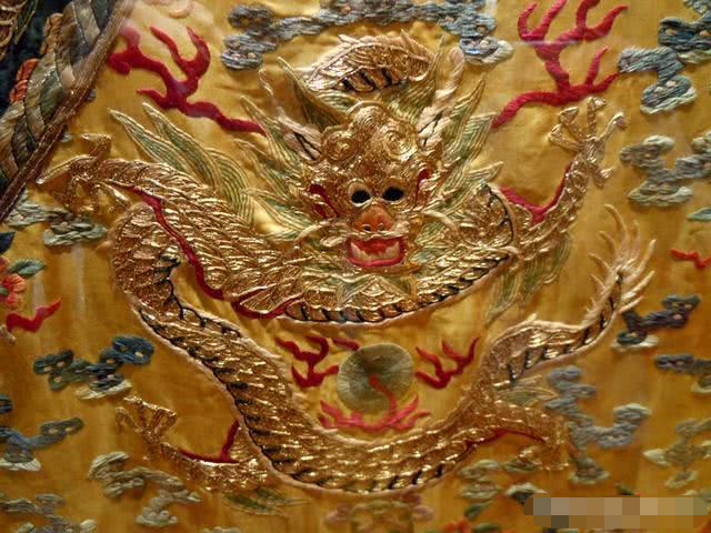 古代皇帝的龙袍几十年都不洗吗,皇上受得了,不嫌味吗?