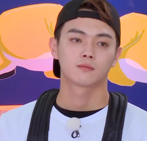 许凯参加跑男对谁都超冷漠,唯独对她是个例外,网友:酸成柠檬精