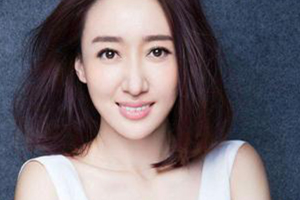 冯巩两位女徒弟,一个貌美如花却始终不红,一个却越丑越红!