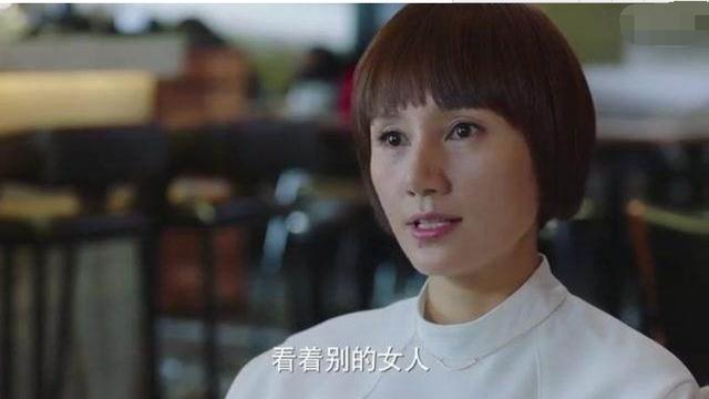 袁泉|袁泉由仨壮男陪伴到医院看病，夏天穿厚外套显瘦弱，病恹恹很憔悴