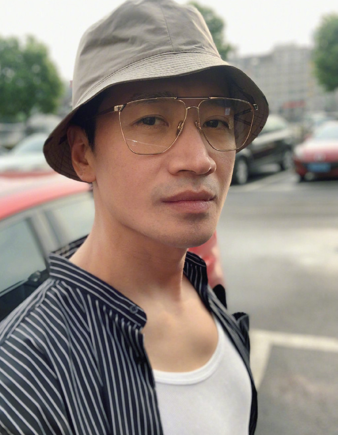 42歲何晟銘近照曝光,成帥氣肌肉男,大變樣完全認不出