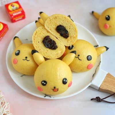 比卡丘,草莓,葡萄干,竹炭