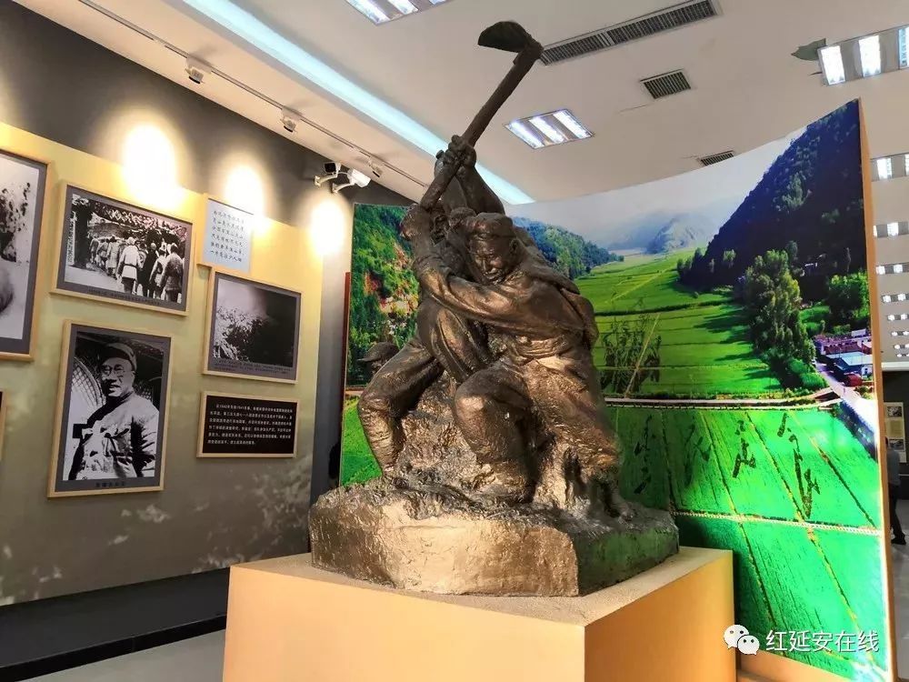 南泥湾大生产运动展览馆里的雕像