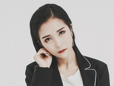 韩安冉的伴娘,殷世航的女朋友,22岁的她还有一