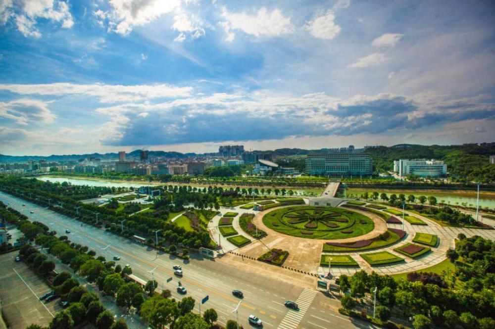 是咸宁市2012年度综合经济实力"十强乡镇",潘家湾镇位于赤壁市和武汉