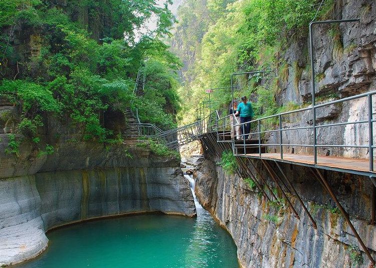 凤凰欢乐谷景区9月9日——9月15日对所有教师实行全免