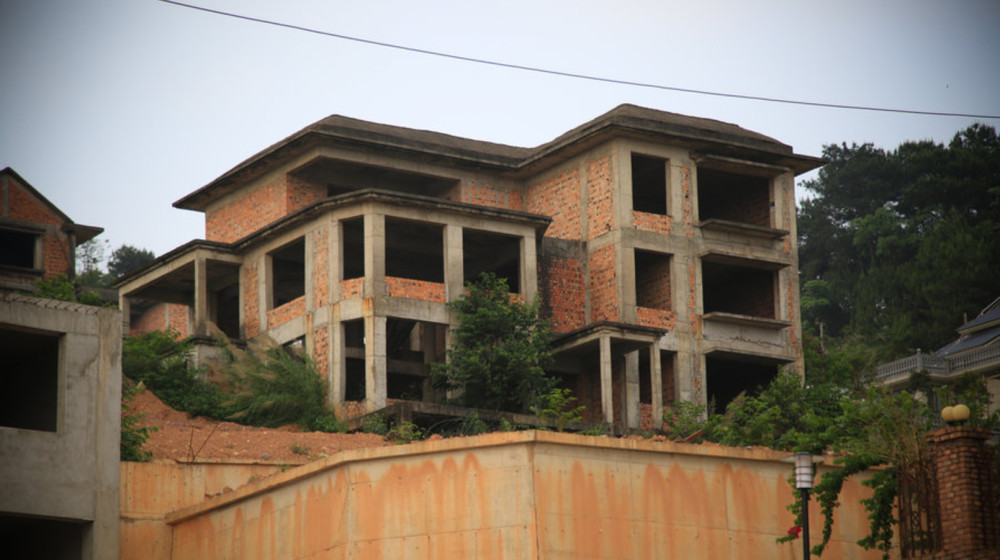 广州从化荒废别墅群图片
