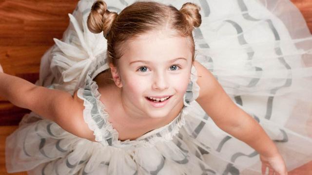 13岁的女儿爱自拍,染头发,孩子很"爱美"是不是一种病态呢?