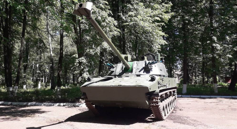 2s42"莲花"自行迫击榴弹炮