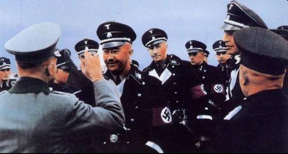 党卫军的前身是纳粹党的冲锋队,说白了就是纳粹成立的打手性质的组织