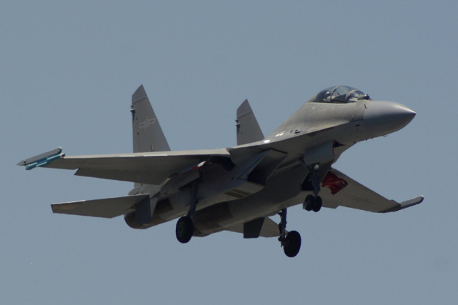 加油海航空军歼16挂载鹰击12导弹成为全能型战斗力量