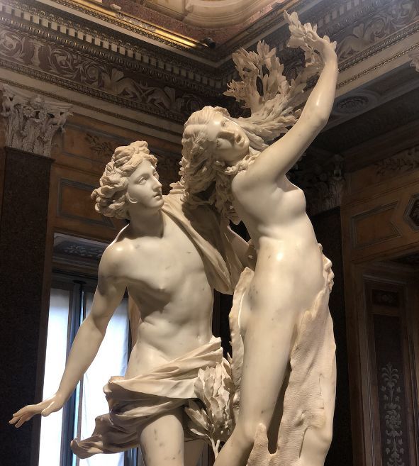 贝尔尼尼  雕塑  《阿波罗和达芙妮》一支点燃爱情之火的金箭,射向