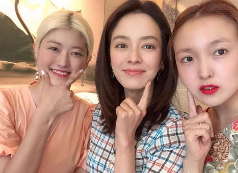 宋智孝微博罕见晒自拍,看到照片,网友:姐姐,你终于会自拍了!