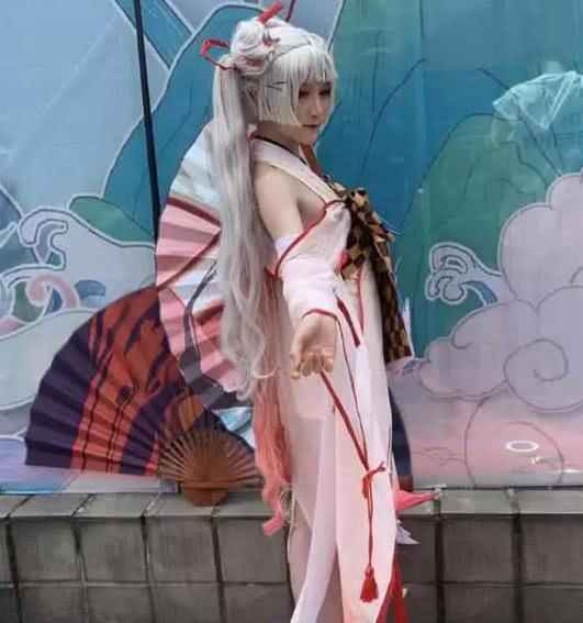 大学生cos不知火舞液体袜被带火了网友不许抬腿