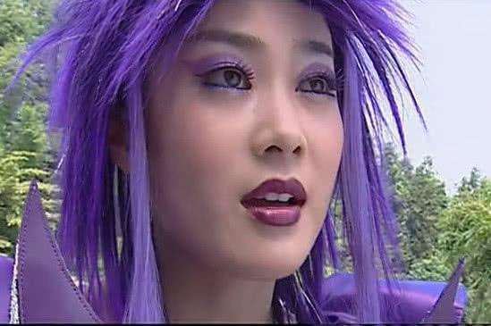 都说"黑魔仙小月"很丑,看到剧中唯一一次素颜后,美到认不出!