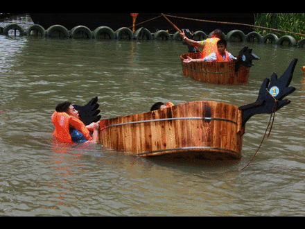 端午假期 鹿鹿围观了胖龙舟趣味赛 结果.