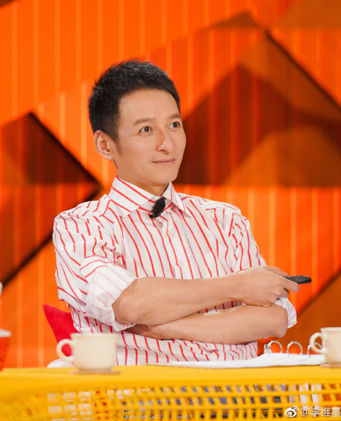 李维嘉否认与龙丹妮隐婚,绯闻女友王小牙上线点赞