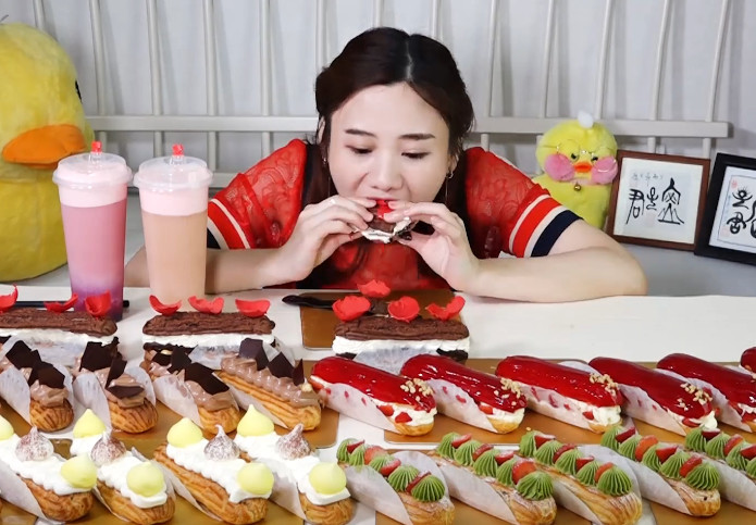 密子君发胖后脸型也变了,看清她吃的甜品,网友直呼:还想变脸?