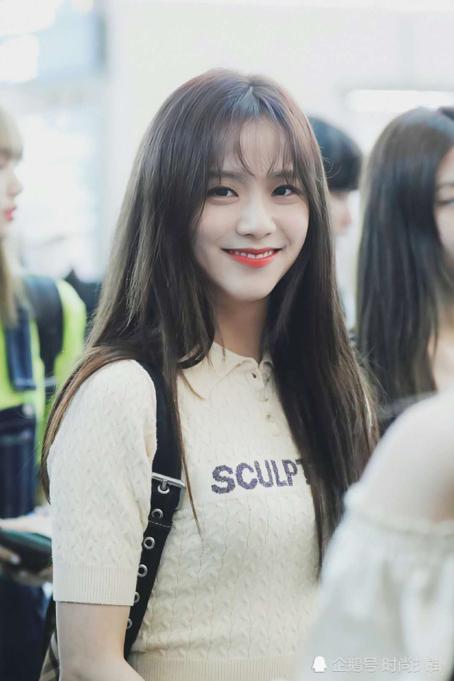 kimjisoo这小蛮腰要看醉了!穿件露脐polo衫,真耐看