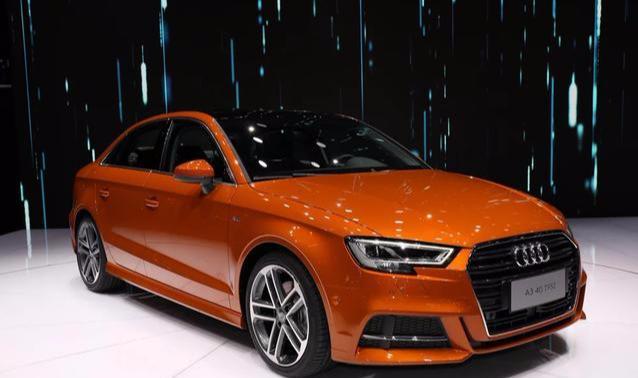 郑恺的日常座驾,竟然是白色的奥迪a3,非常的靓丽