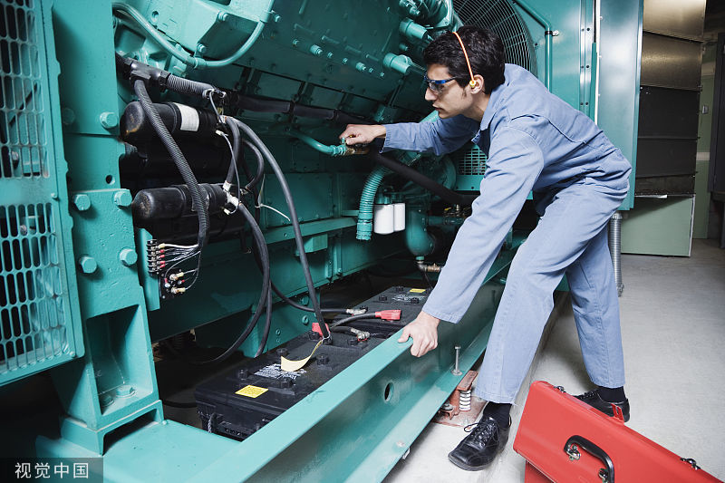 操作工如此不堪的操作方式,说明了车间管理者的不作为