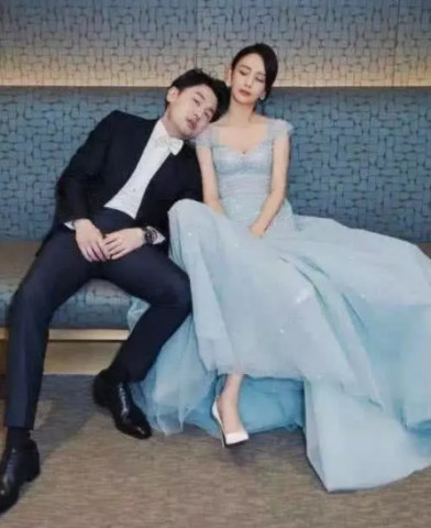 本以为雷佳音的老婆够美了,看见"王胖子"的老婆后,网友:女神