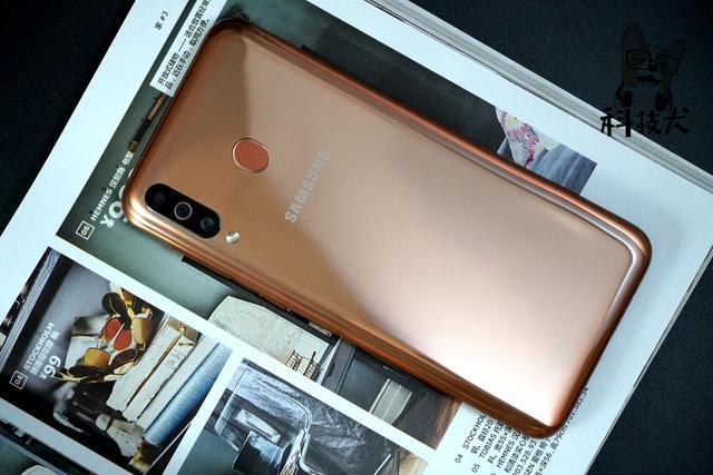 全球首个21:9挖孔屏即将发售 三星a10s配置曝光