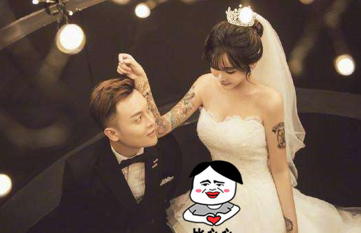 同样是婚纱照,韩安冉黑尾酱全被花臂抢镜,网友:难怪只能当网红