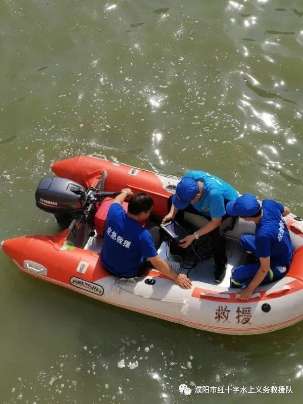 據瞭解,溺亡女孩19歲,濮陽市某校學生,家人趕到現場悲痛萬分.