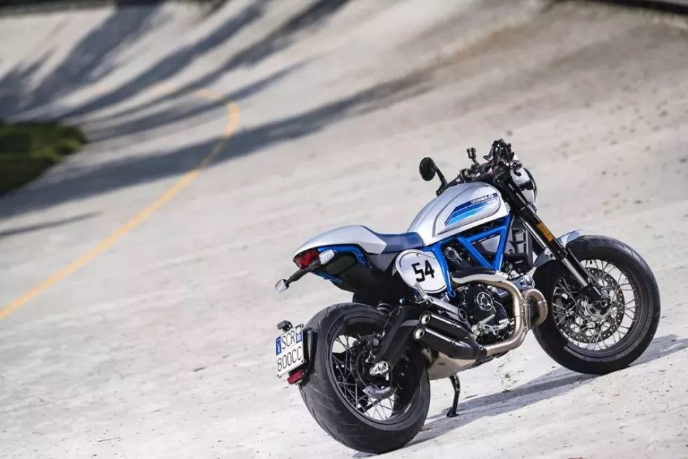 scrambler caféracer 對傳奇的60年代摩托車的詮釋