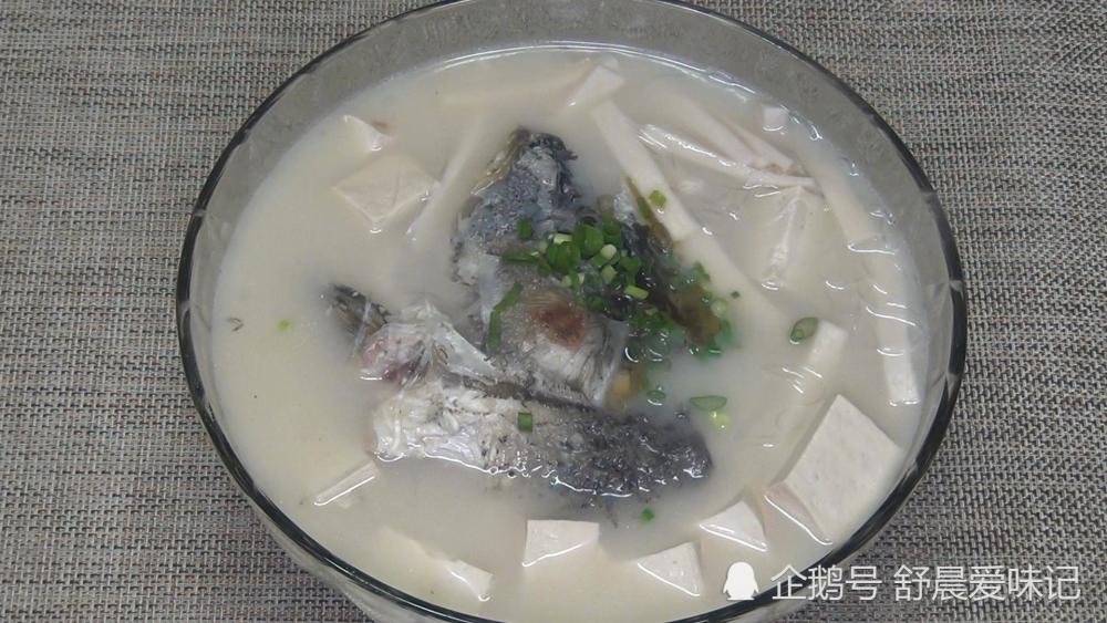 魚頭湯怎麼做最好喝,教你煎魚不破,燉湯濃白還不腥的技巧