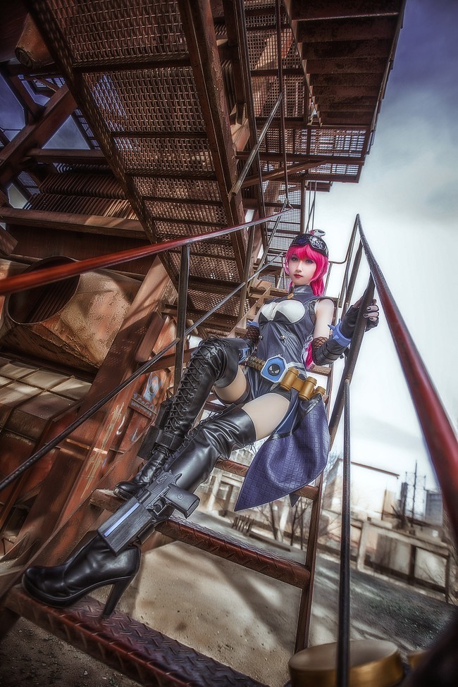 cosplay:孙尚香—这个杀手不太冷,大长腿实力吸睛!