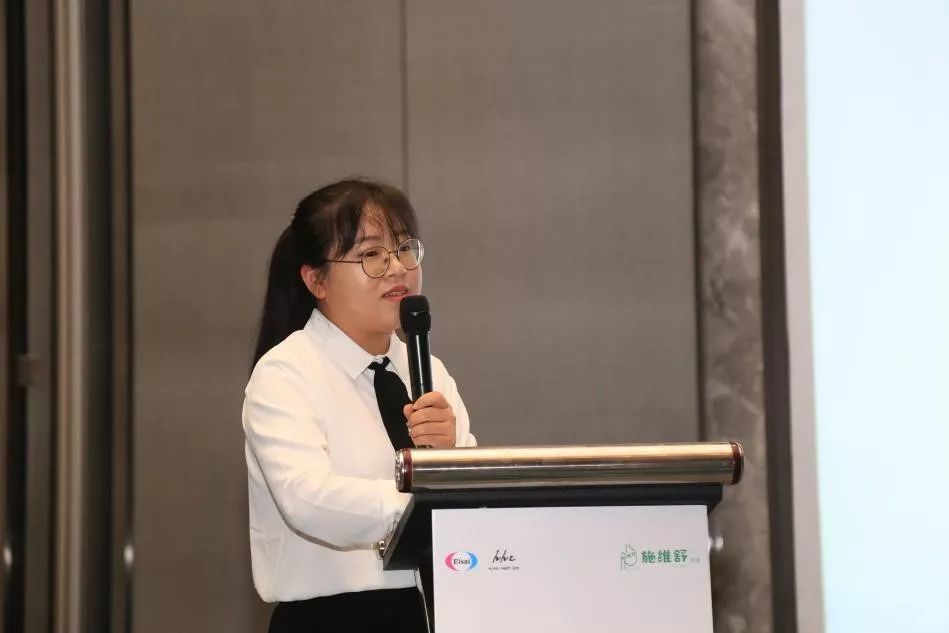 医院南院风湿科执行主任,现任中华医学会风湿病学分会委员叶霜教授