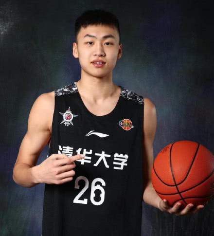 天才少年退学清华征战CBA 校园篮球在进步还