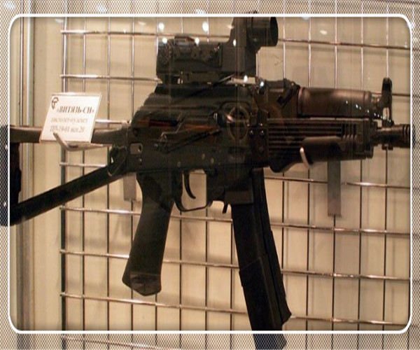 和平精英:冲锋枪中野牛最稳,uzi最刚,维克托最快,最凶是谁