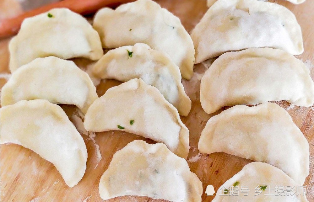 皖北农村妇女包"扁食",2种配料做成香喷喷美食,看看怎么做的
