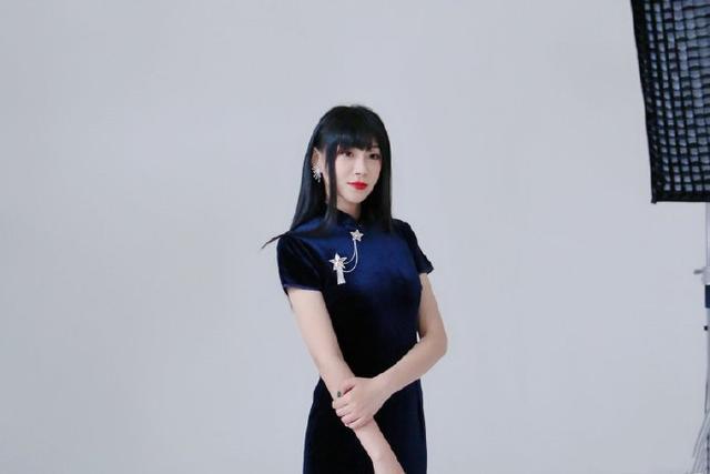 本次官方很细节的位女解说提供了中国特色浓厚的旗袍,让他们向西方