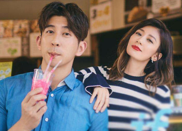 贾静雯参加活动"被迫"跟前夫同框,看到修杰楷表情,网友:服了