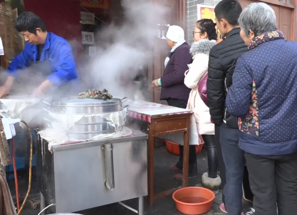 陕西武功特色早餐,一大碗5元现做现卖,吃着口感软糯味道香辣