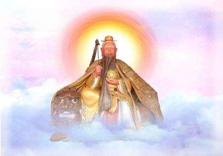 这种出场描写是非常有气场的,基本上是佛祖,玉帝一个级别的场景描写.
